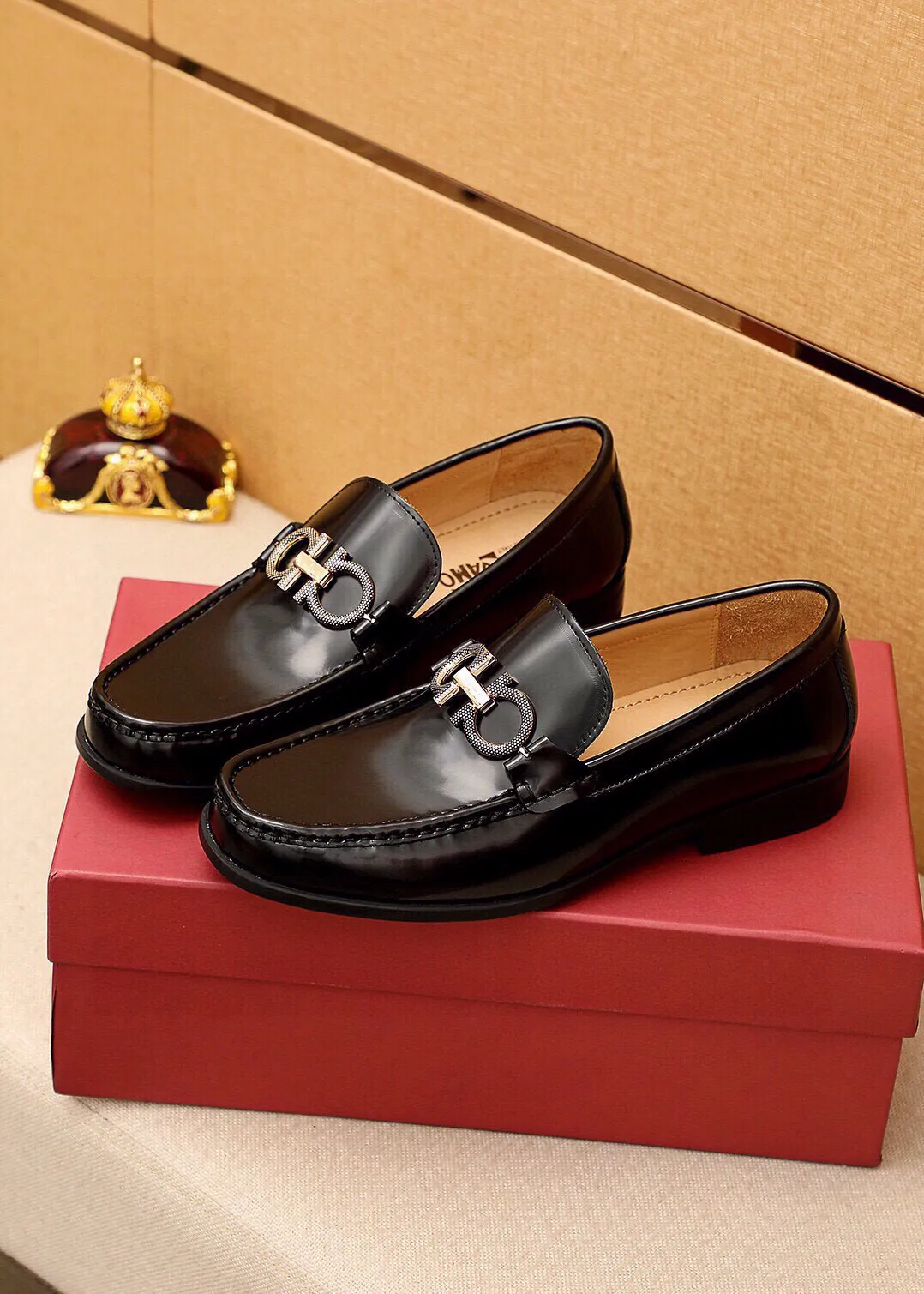 Men's shoes 💰480 💐 Product trademark: Ferragamo "Ferragamo" casual leather shoes Regular size: 38-44 (45🉑️customized) Product materials: Selected imported first-layer open-edge beaded cowhide leather upper + luxury hardware buckle, imported water-dyed cowhide leather lining. Strong three-dimensional visual effect, original outsole color: 3⃣️seed leather materials available